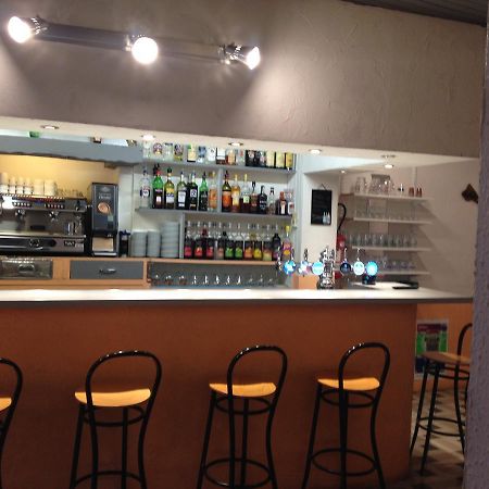 Bar Hotel De La Place Mezel Екстер'єр фото