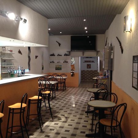 Bar Hotel De La Place Mezel Екстер'єр фото
