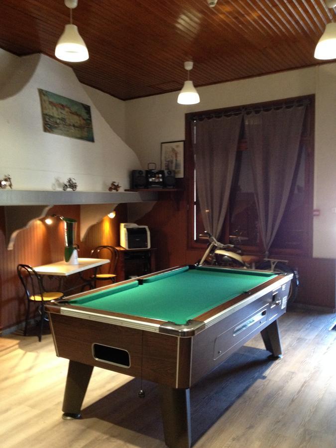 Bar Hotel De La Place Mezel Екстер'єр фото