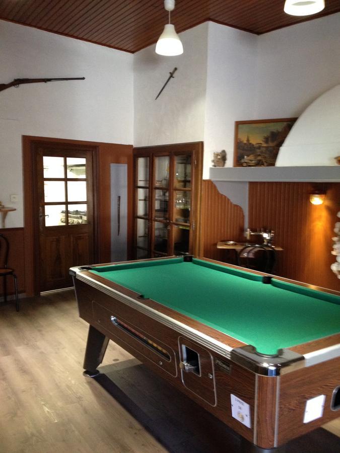 Bar Hotel De La Place Mezel Екстер'єр фото