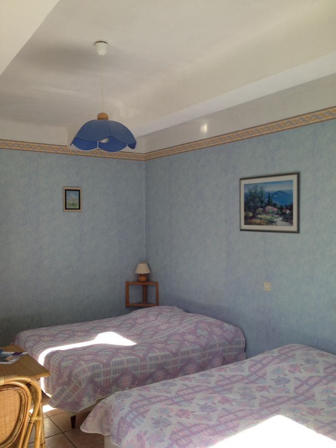 Bar Hotel De La Place Mezel Екстер'єр фото