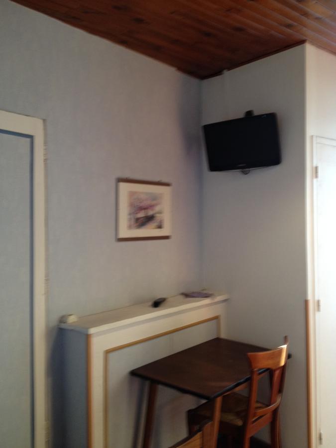 Bar Hotel De La Place Mezel Екстер'єр фото