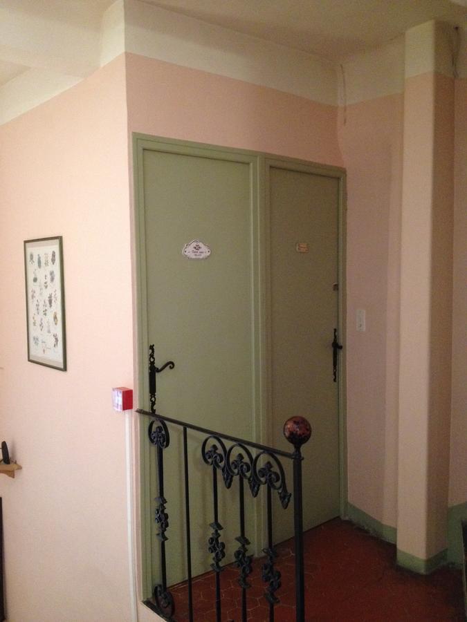 Bar Hotel De La Place Mezel Екстер'єр фото