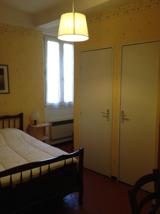 Bar Hotel De La Place Mezel Екстер'єр фото