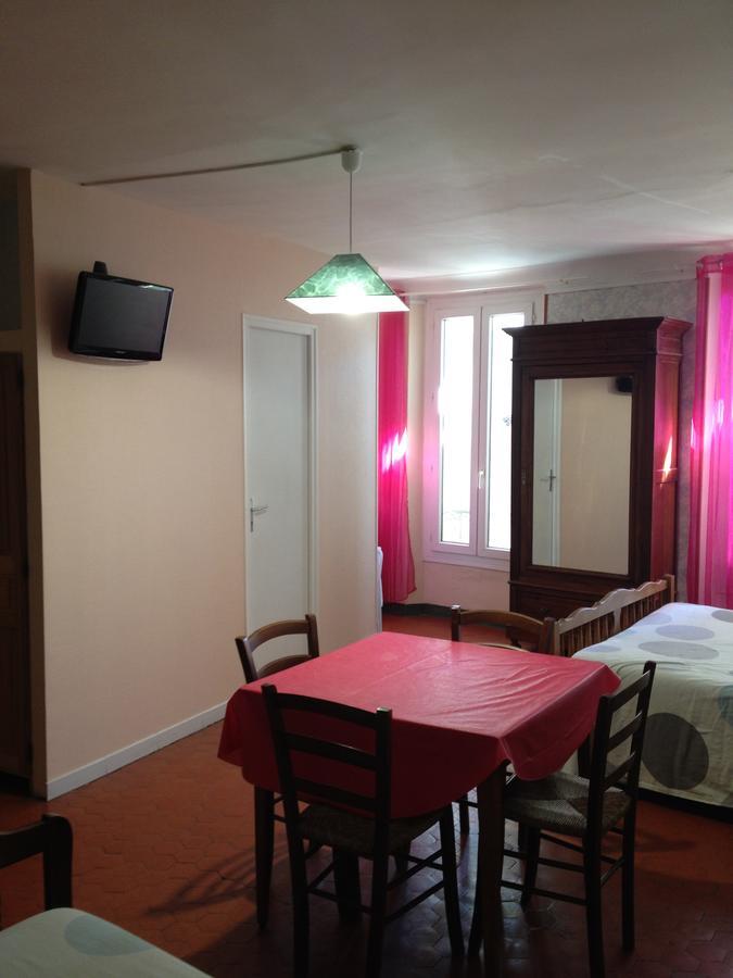 Bar Hotel De La Place Mezel Екстер'єр фото